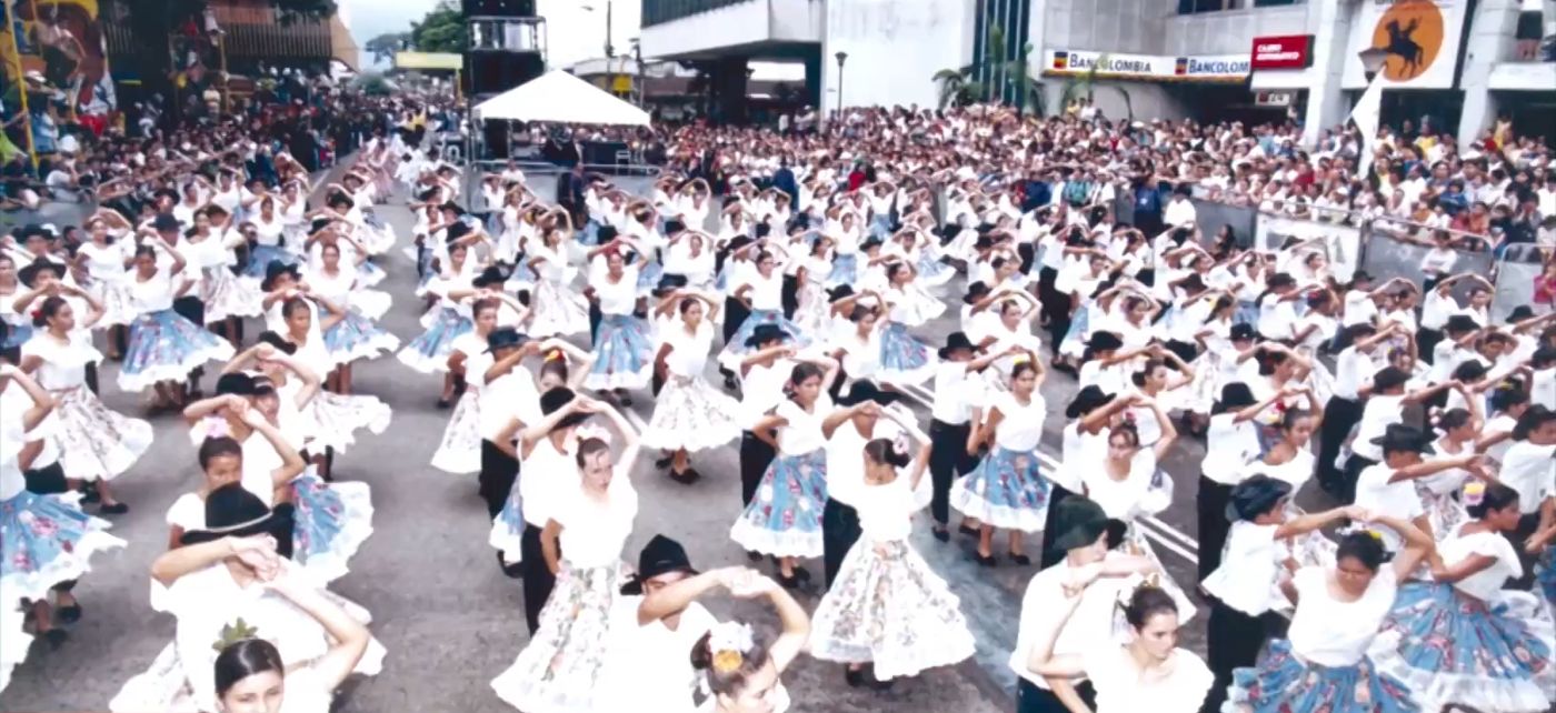 Parejas bailando joropo en el Joropódromo, Villavicencio
