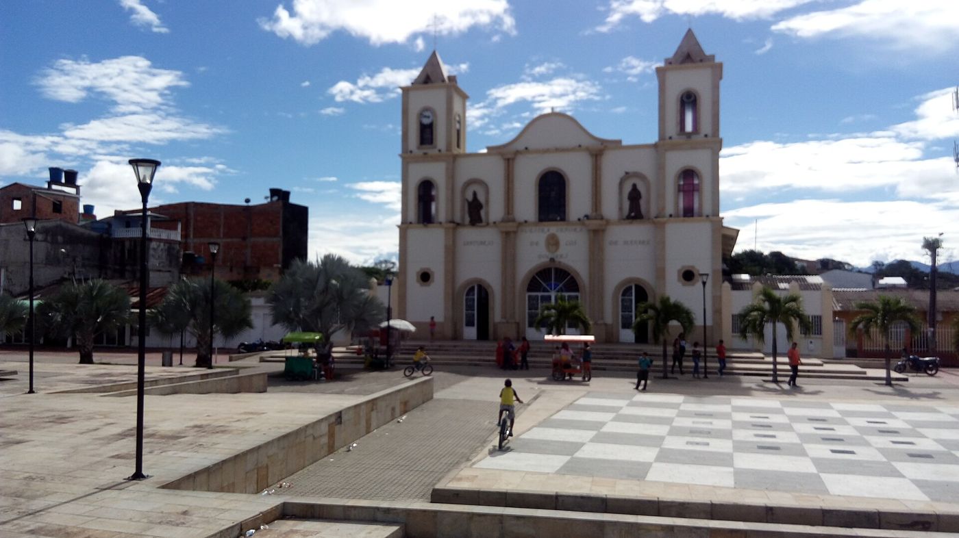 Iglesia del parque central de Paz de Ariporo, Casanare